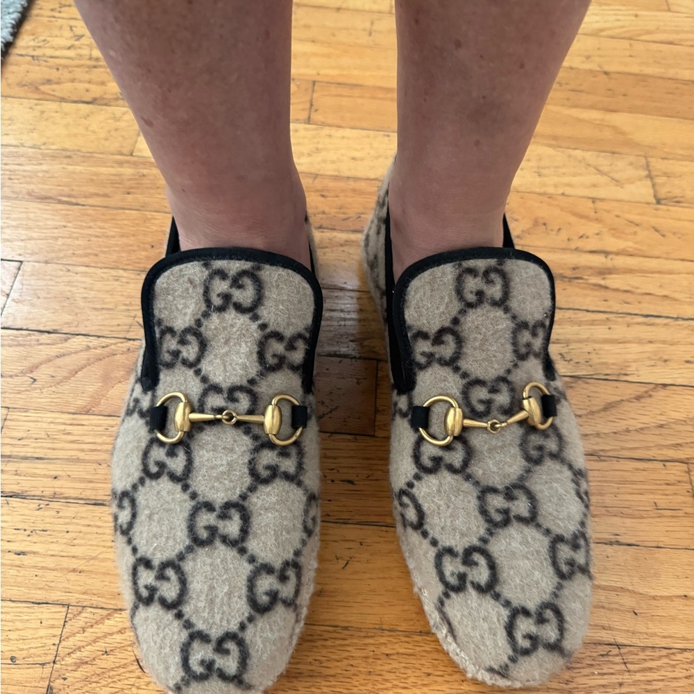 Gucci Beige and Black Wool Loafers with Gold Horsebit 41.5